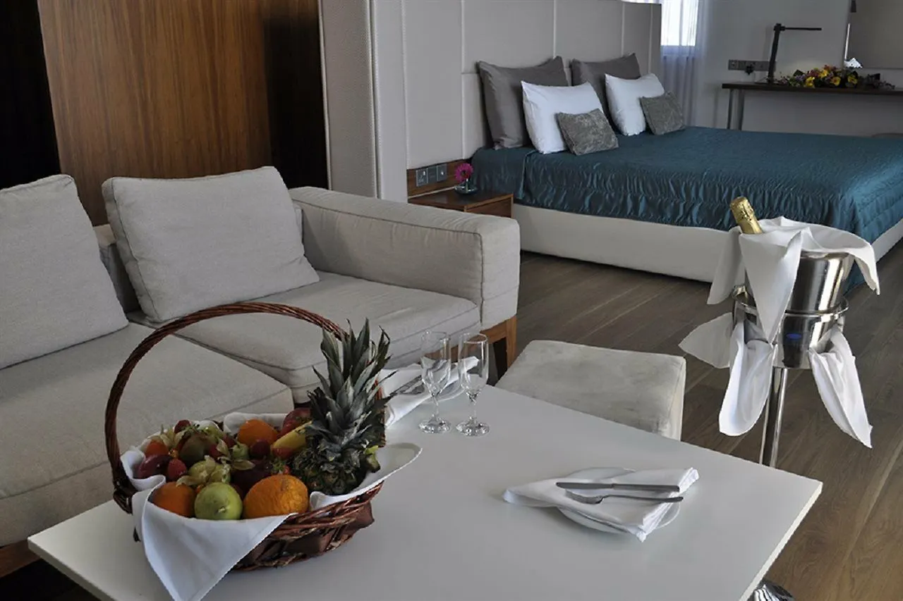 Sun Hall Hotel Lárnaka