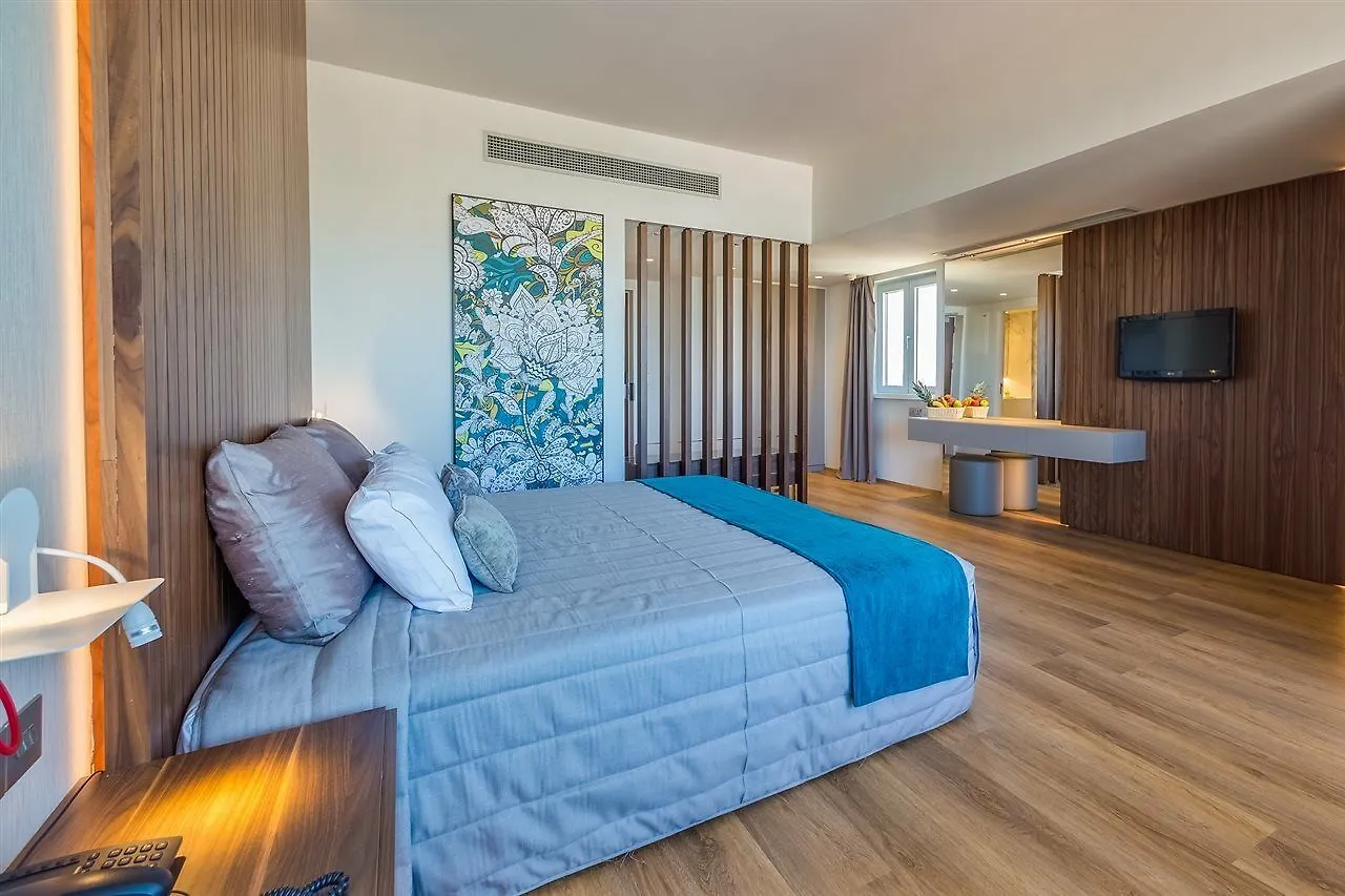 Sun Hall Hotel Larnaca 4*,
