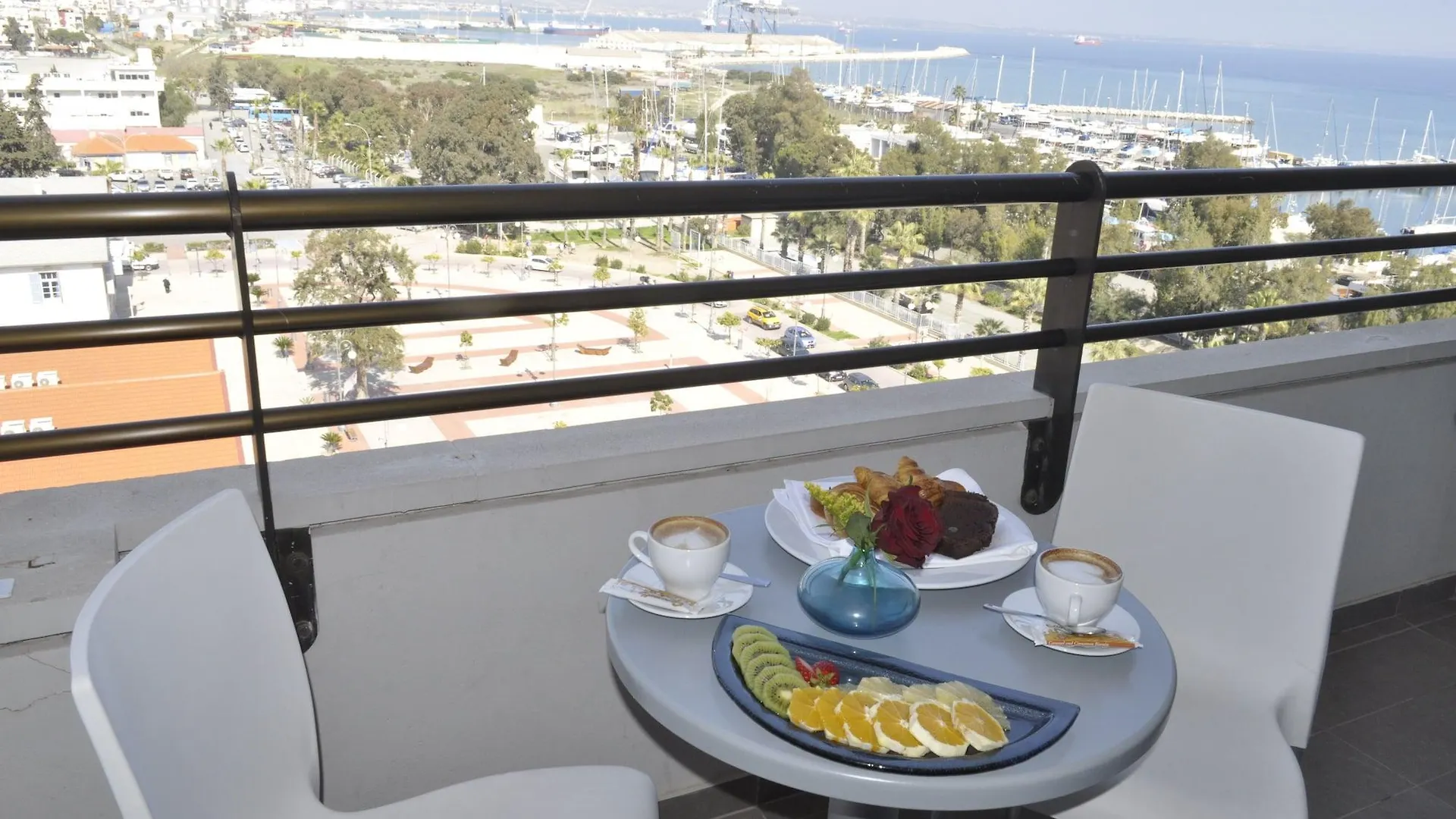 Sun Hall Hotel Larnaca 4*,